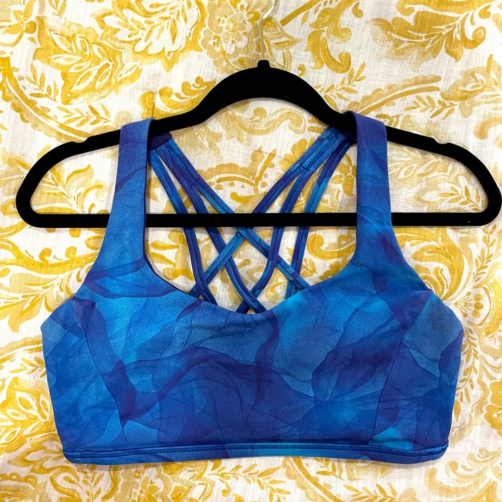 Lululemon Sports Bra Free to Be Serene